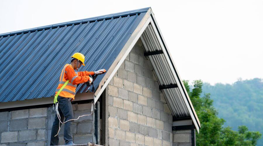 Professional gutter cleaning in Bonnerdale, AR